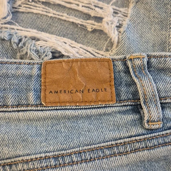12S American Eagle Outfitters Ripped Light Blue Mom Jeans Sz 12 Short Distressed - Picture 3 of 5